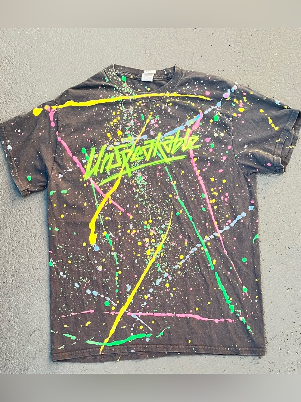 Official Men’s Unspeakable black neon paint splatter t-shirt Size Medium